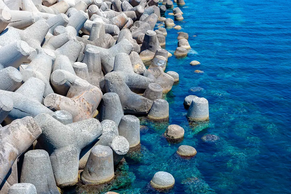 Tetrapods On Shoreline_Spot Tetrapods On Shoreline_Spot